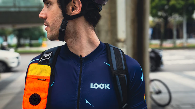 Смотреть видеообзор Чехол для телефона Ulac Touring Case Cycling Phone Wallet Dark Teal